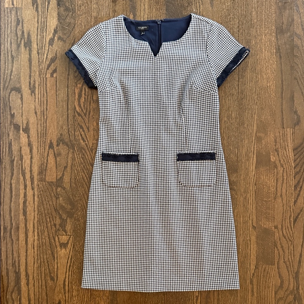 Business Chic, Elegant Navy and White Dress 4P